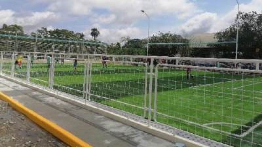 CONSTRUCCIÓN DE UNA CANCHA SINTETICA EN EL RECINTO PUERTO NUEVO DE LA PARROQUIA PACAYACU